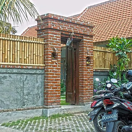 Peaceful Fancy Double Bed Room With Pool In Canggu