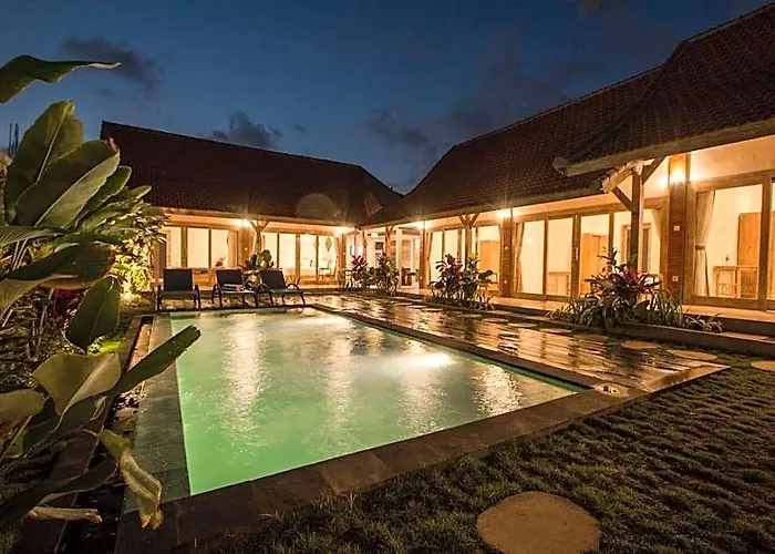 Peaceful Fancy Double Bed With Pool In Canggu Buduk