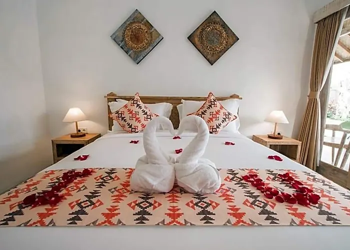 Peaceful Fancy Double Bed With Pool In Canggu