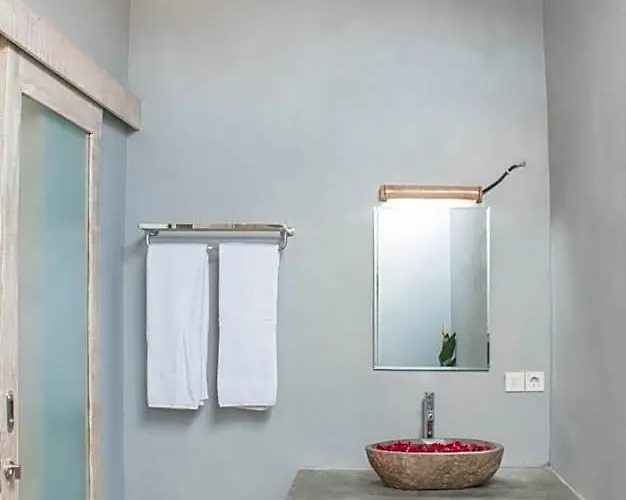 Peaceful Fancy Double Bed With Pool In Canggu *
